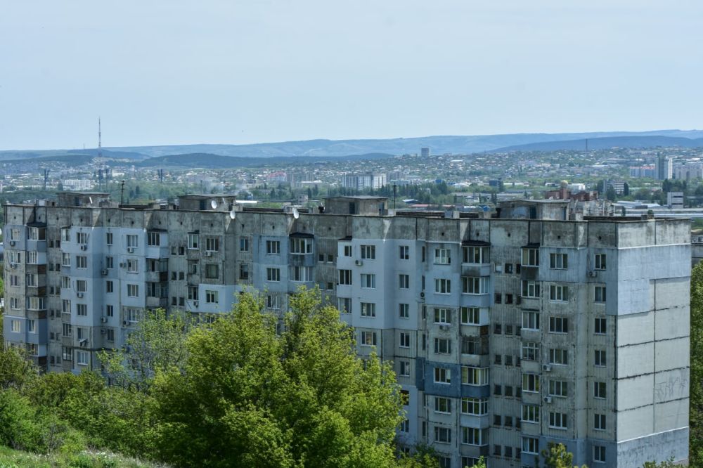 В Симферополе приступили к обходу многоквартирных домов