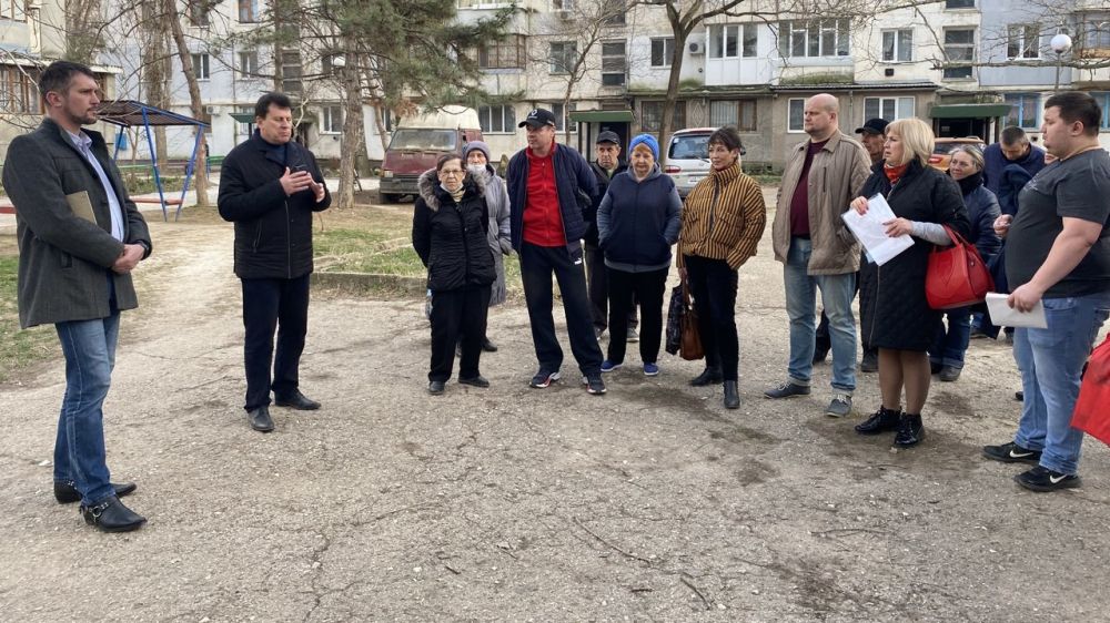 Встречи в рамках мкд. Встреча с жителями многоквартирных домов. Встреча с МКД. Встреча с представителями многоквартирного дома. Жители МКД.