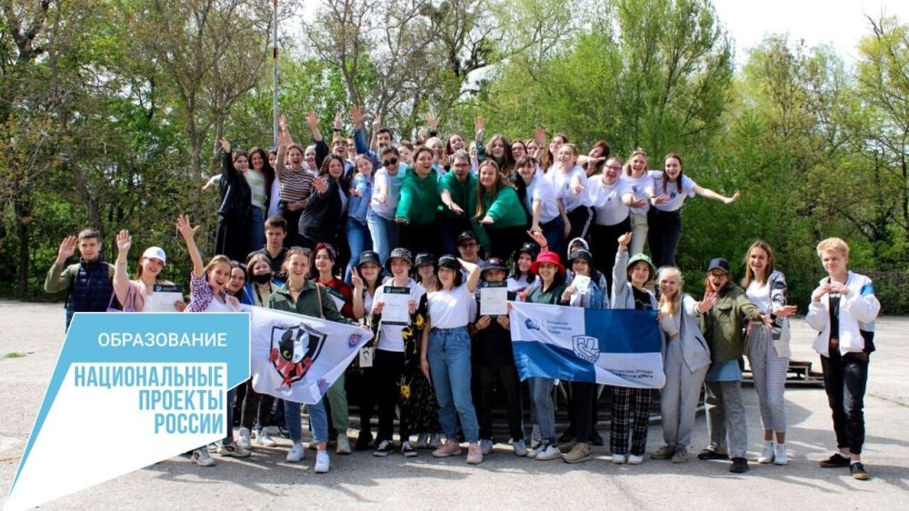 Молодежная политика крыма. Молодежь в городе. Дом молодежи Крым. Молодежь 2022. Молодежь 18.