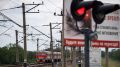 Поезд снес легковушку на переезде под Псковом: погибли двое