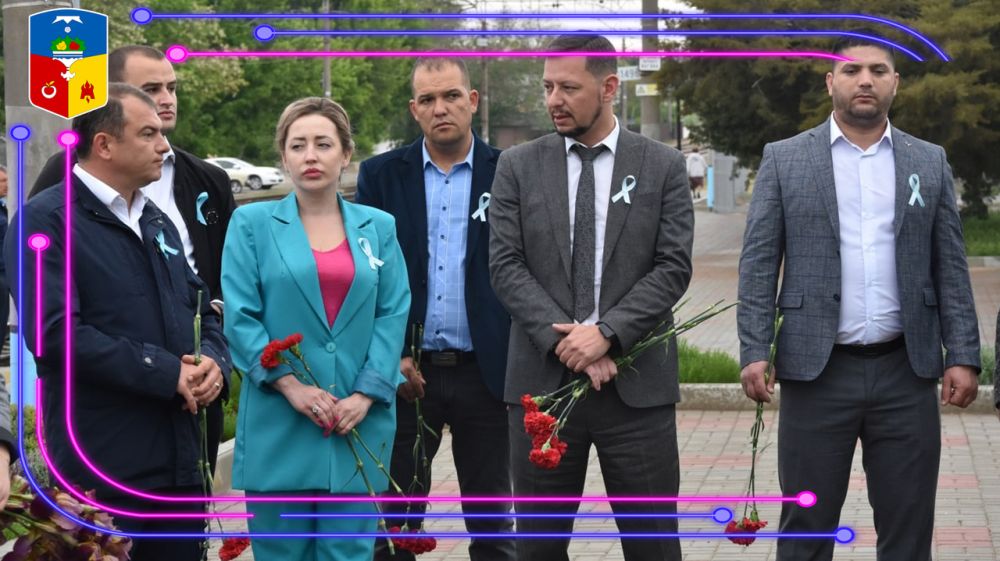 Руководство города возложили цветы в память о депортированных народов Крыма