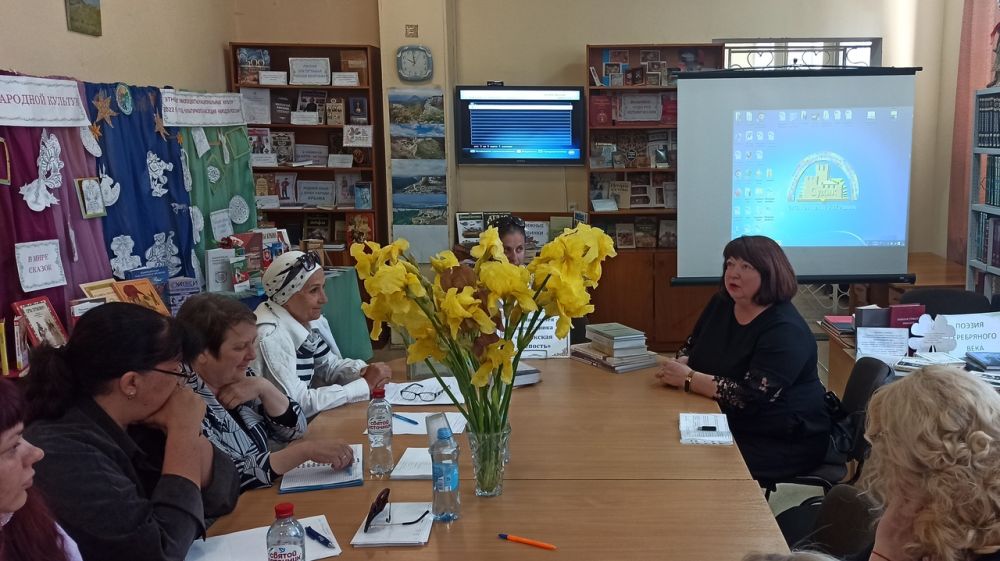 Специалисты республиканской библиотеки для молодежи оказывают методическую и практическую помощь библиотекарям Крыма