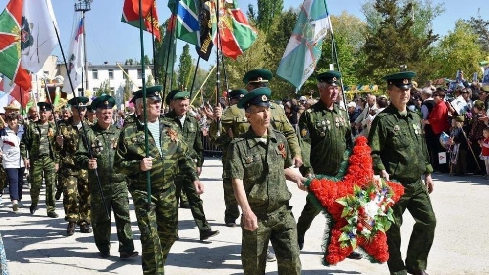 С Днём пограничника! Я как пограничник не могу не поздравить всех погранцов с этим праздником!