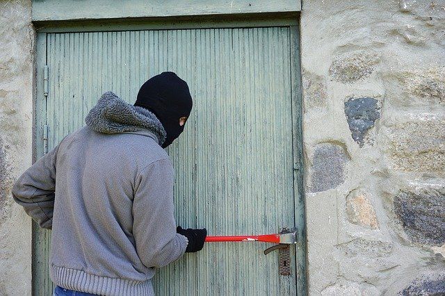 В Крыму отыскали домушника, вынесшего из дома техники на 170 тысяч рублей