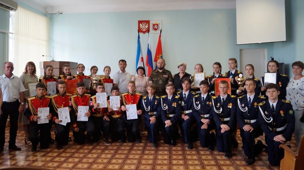 В администрации Советского района состоялась торжественная церемония награждения лучших составов Почетных караулов в Республике Крым