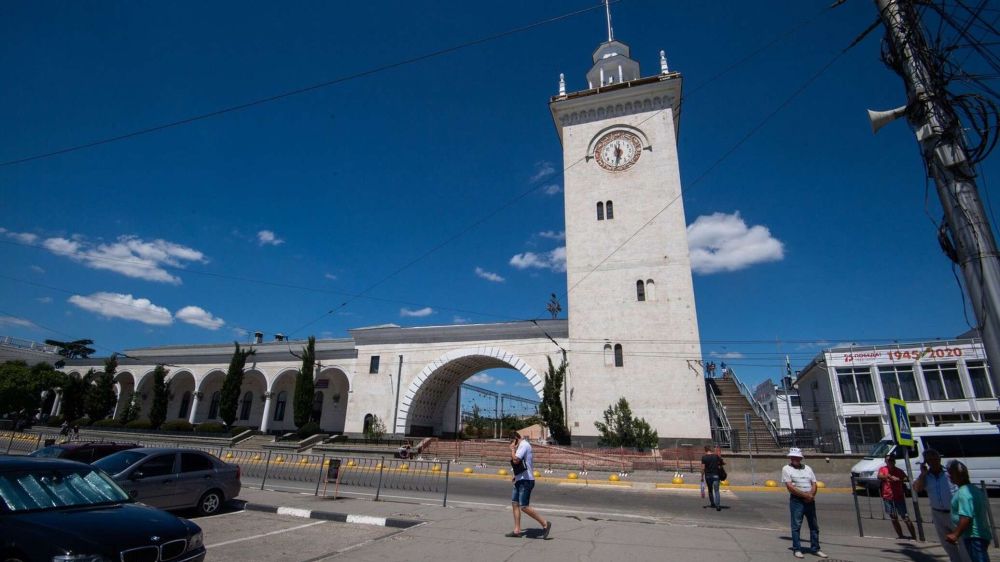 Поездов в Крым и бесплатных парковок станет больше – Минкурортов РК