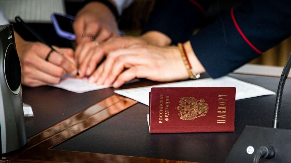 В Херсонской области выданы первые паспорта граждан России