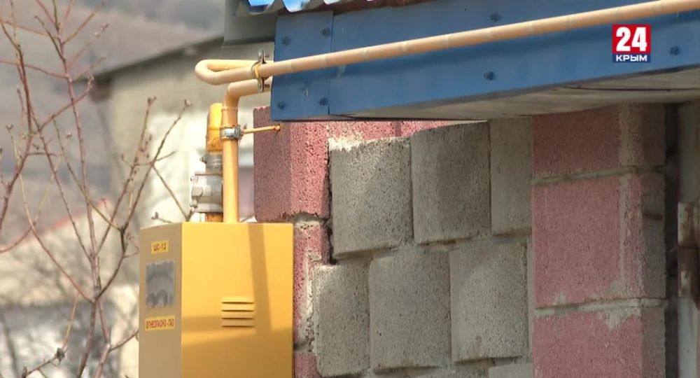 В селе Ближнее Феодосийского района три года не могли отремонтировать надломанную газовую трубу