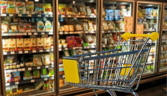 В 61 магазине Феодосии зафиксировали превышение рекомендованных цен
