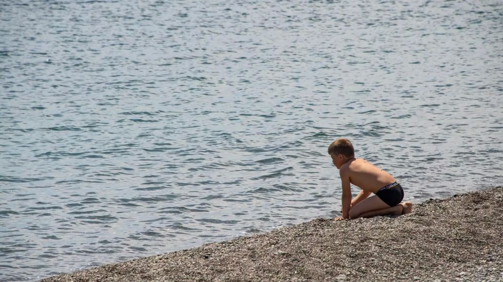 Роспотребнадзор запретил купание на пляжах четырех муниципалитетов Крыма