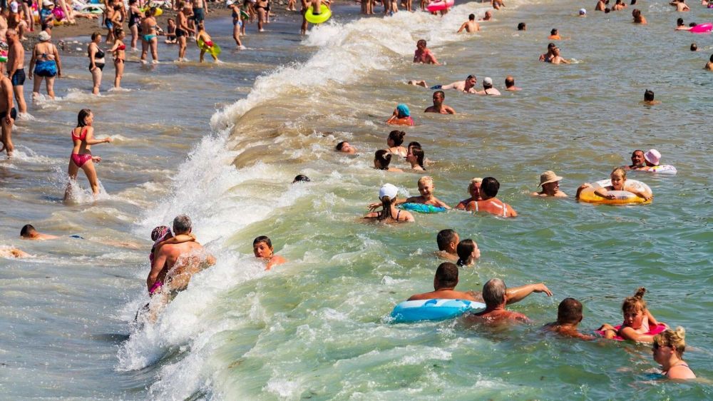 В Крыму снят запрет на купание на пляжах