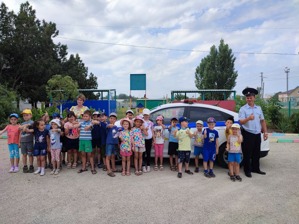 Госавтоинспекция Кировского района провела День дорожной безопасности для самых маленьких участников дорожного движения