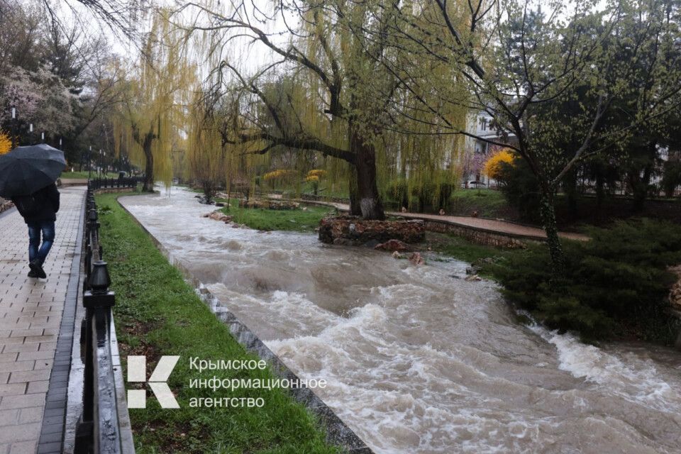 Сильные ливни, град и подъем уровня рек ожидаются в Крыму 26 и 27 июня