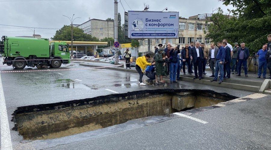 Разрушенное покрытие моста на улице Толстого в Симферополе восстановит «ВАД»