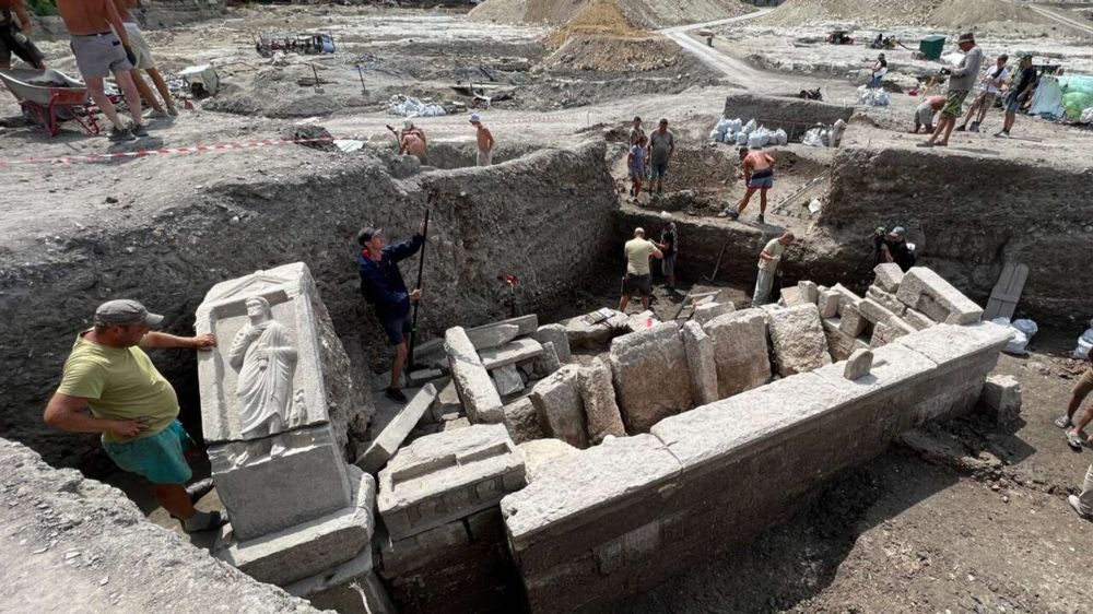 В Севастополе археологи сообщили о уникальной находке II века в Херсонесе