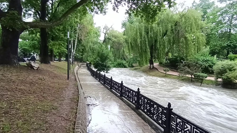 Сегодня ожидается резкий подъем уровня воды русла реки Салгир и ее притоков, — МЧС Крыма