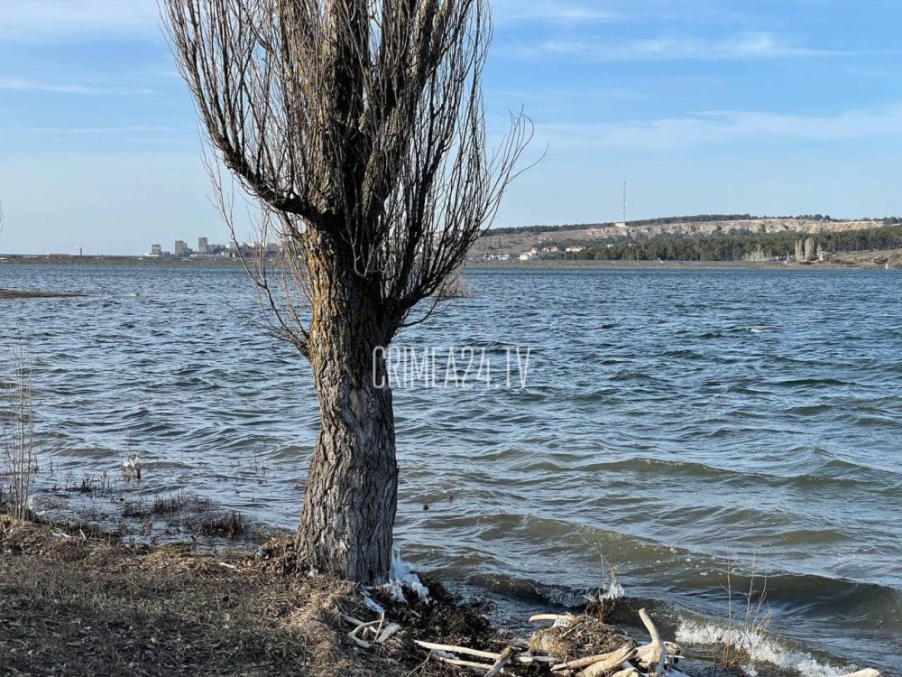 Объемы сброса воды из Симферопольского водохранилища начали уменьшать