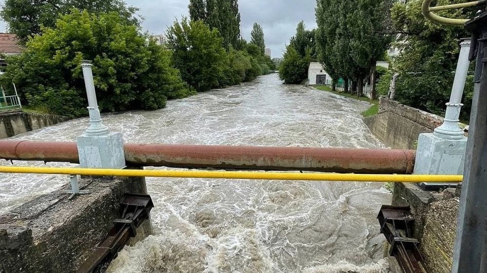 В Белогорске из-за затопления насосной станции без воды остались 17 тысяч жителей