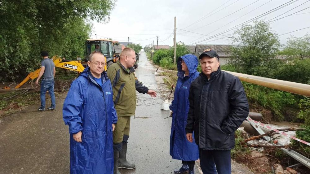 В Крыму продолжаются работы по ликвидации чрезвычайной ситуации, связанной с выпадением обильных осадков