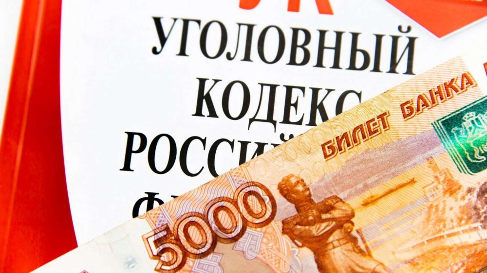 В Крыму сотруднику Госкомрегистра грозит срок за подлог и взятки
