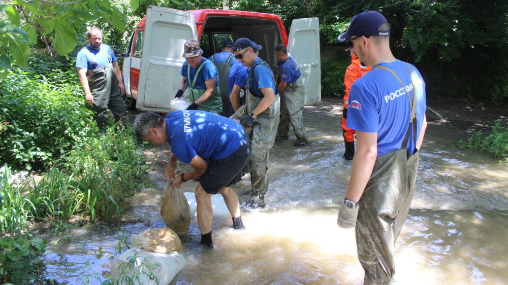 МЧС РК: Продолжаются работы по ликвидации последствий чрезвычайной ситуации, связанной с подтоплениями в Крыму