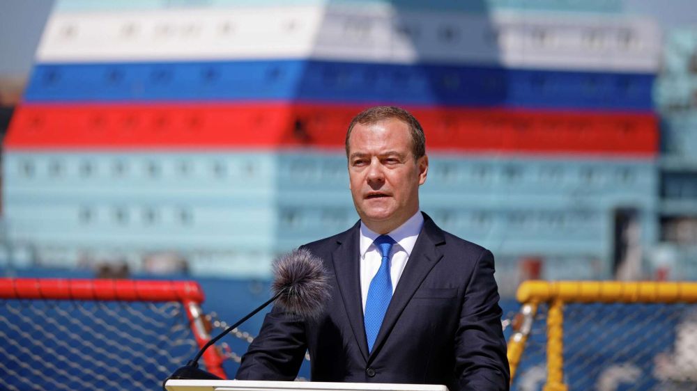 Медведев: санкции против России могут быть расценены как casus belli