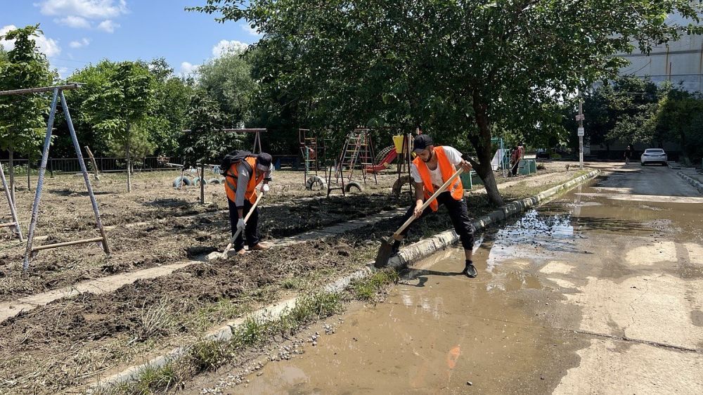 Поселок Комсомольское Симферопольского района приводят в порядок после потопа