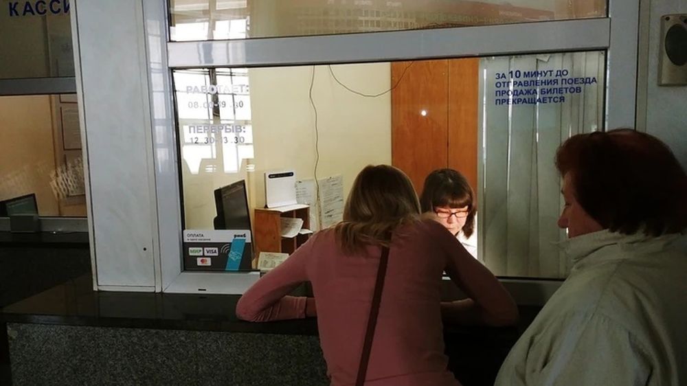 Вырваться из Крыма невозможно: туристам предлагают купить жд-билеты в сентябре