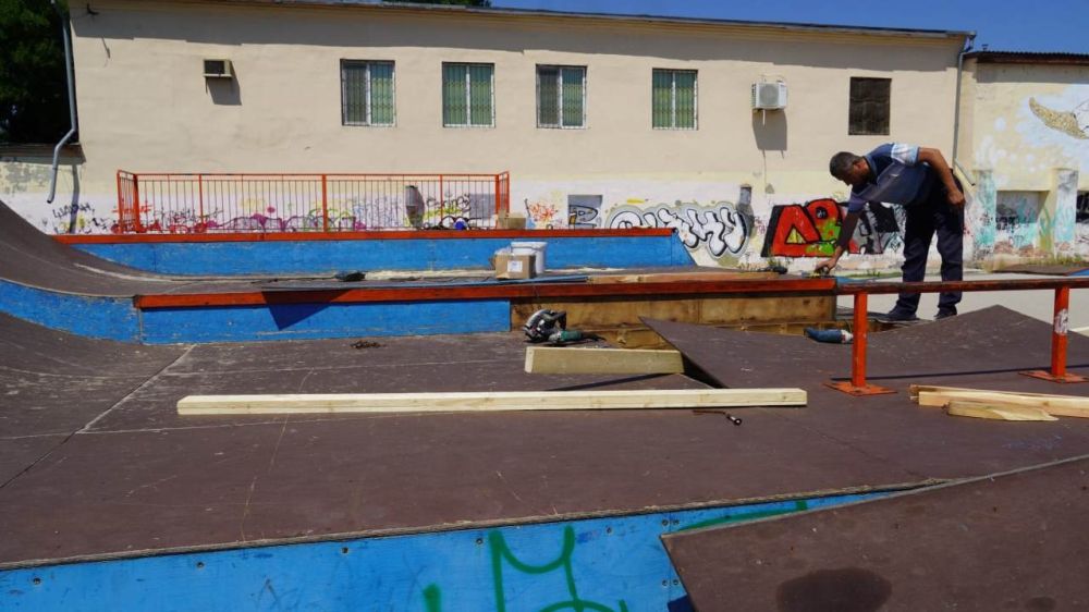 В Керчи начался ремонт скейт-парка на "Черепашке"