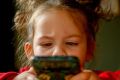 В Симферополе мошенница обманом забрала у 8-летнего ребёнка смартфон
