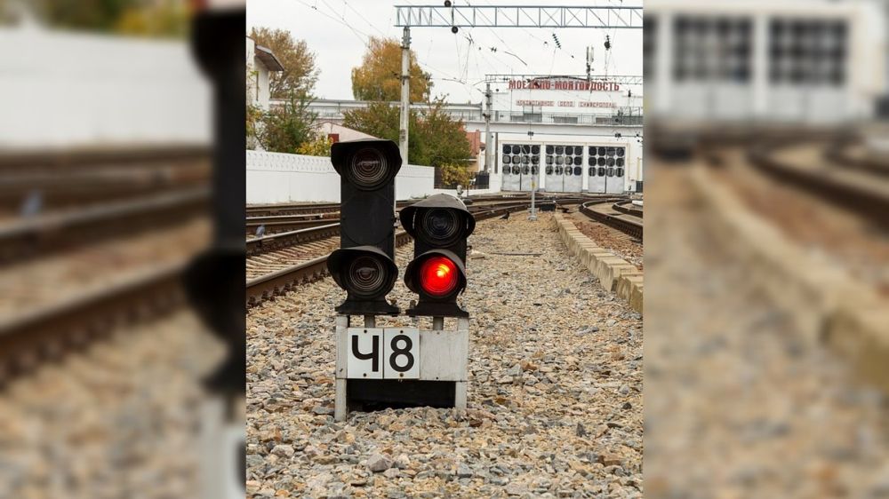 В Джанкое под колесами поезда погиб 33-летний мужчина