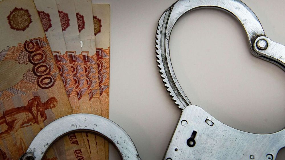 В Крыму экс-полицейский получил срок за попытку взять крупную взятку