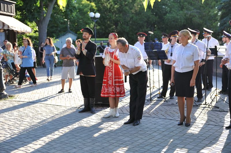 В Евпатории для жителей и гостей города выступили артисты культурного центра МВД по Республике Крым