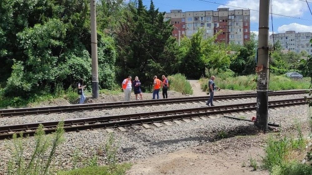 В Симферополе поезд насмерть сбил 17-летнюю девушку в наушниках
