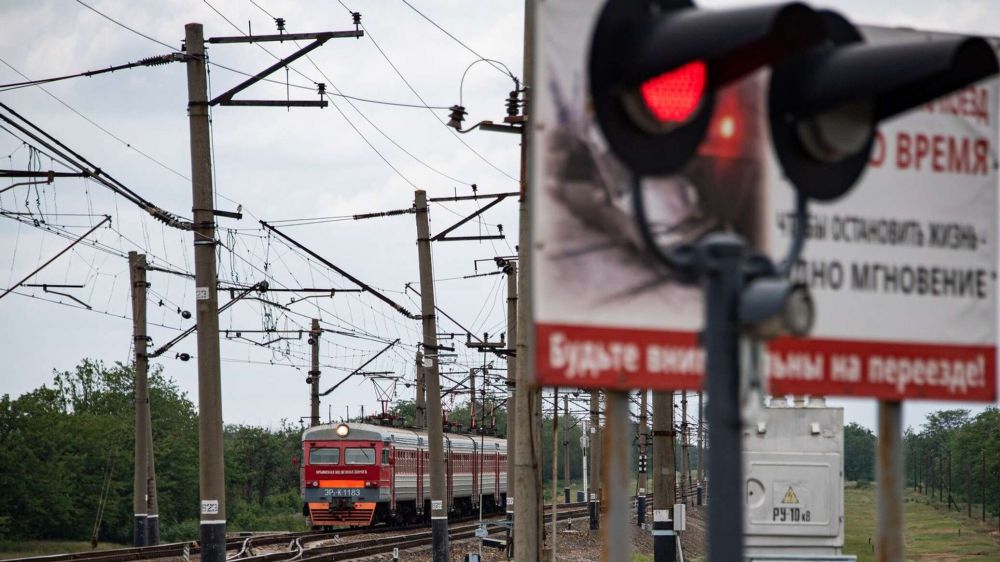 Поезд "Москва—Евпатория" сбил женщину под Симферополем — МВД