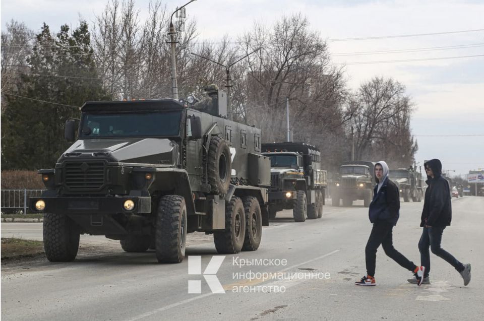 Двое крымчан слили видео передвижения военной техники в украинский паблик и поплатились