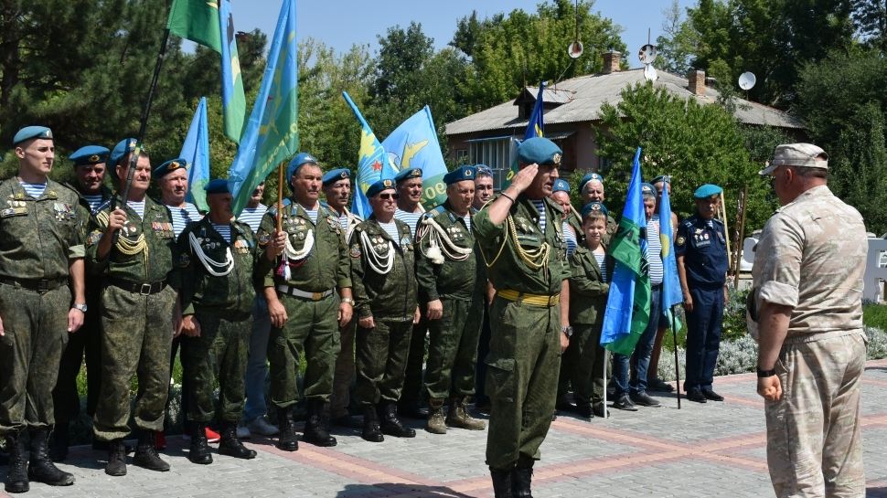В пгт. Нижнегорский прошли праздничные мероприятия ко Дню Воздушно-десантных войск