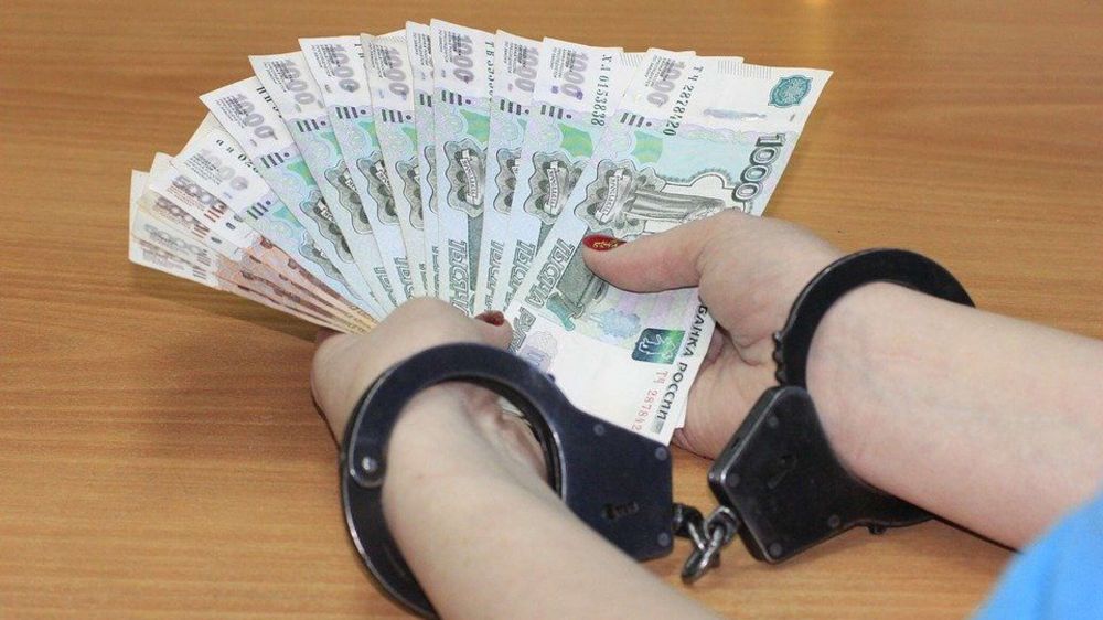 Две мошенницы сняли "порчу" с крымчанок на 1,6 млн рублей