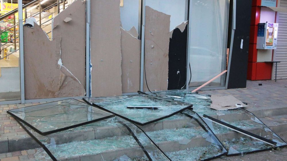 Из-за взрывов в Новофедоровке повреждены 62 многоэтажки и 20 магазинов