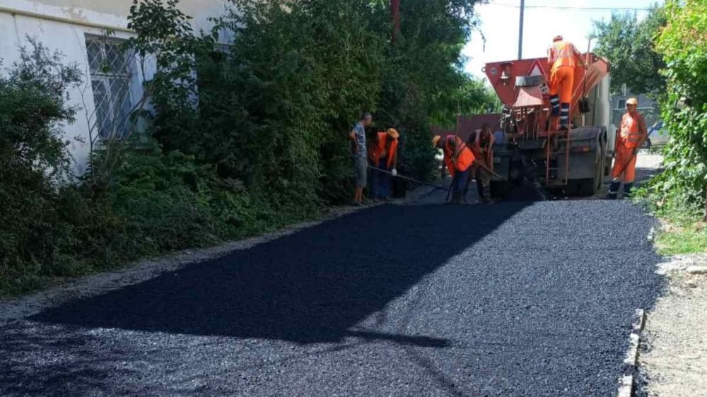 На территории Красногвардейского района продолжаются работы по ремонту дорог