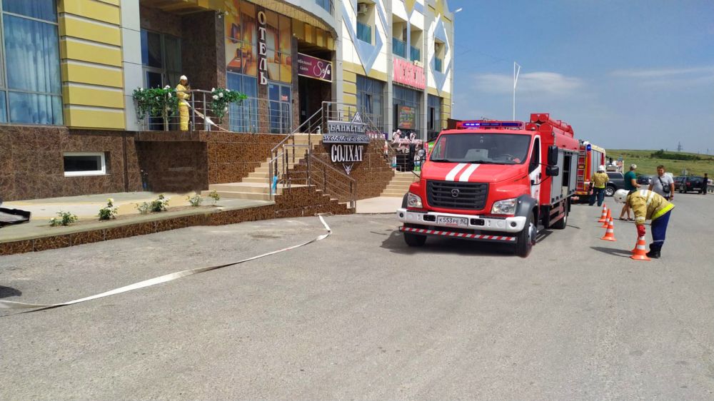 Сотрудники ГКУ РК «Пожарная охрана Республики Крым» приняли участие в пожарно-тактических учениях на базе торгового центра