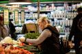Европейские магазины остерегаются продавать российские продукты, - геополитический аналитик из Австрии