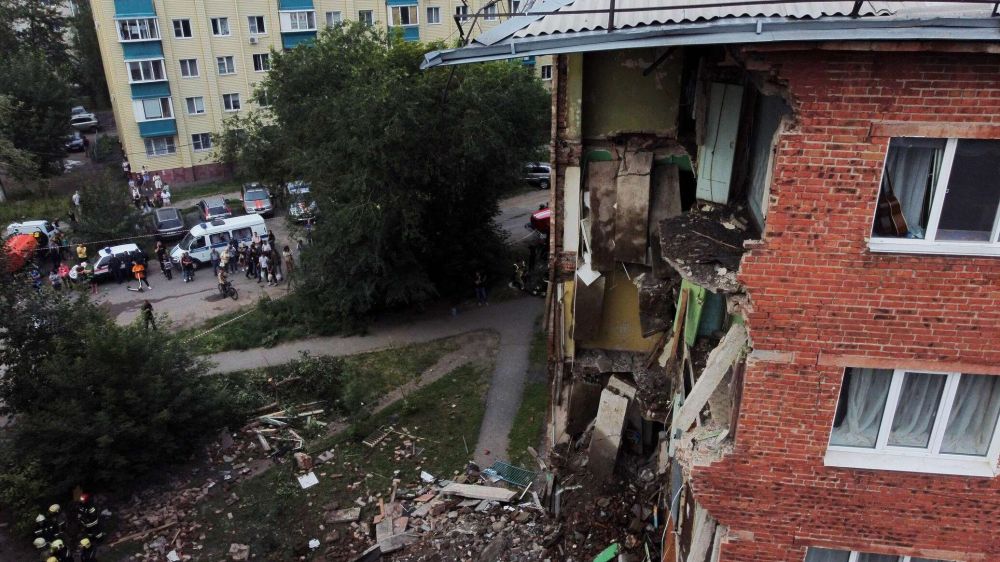 Обрушение пятиэтажки в Омске: поиски пострадавших закончились