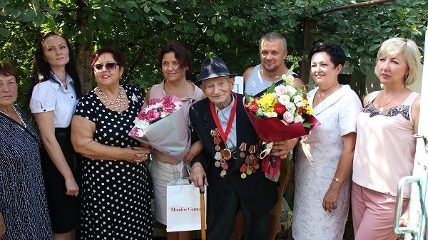 Галина Шабанова поздравила с 95-летием участника Великой Отечественной войны Ивана Федотовича Пенькова