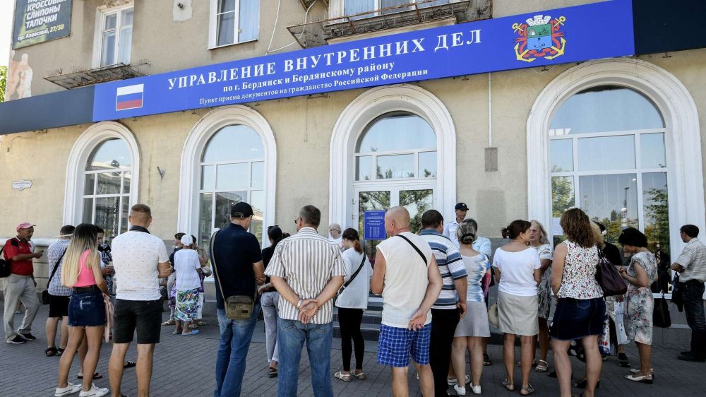 За паспортами РФ обратились более 30 тысяч жителей Запорожской области