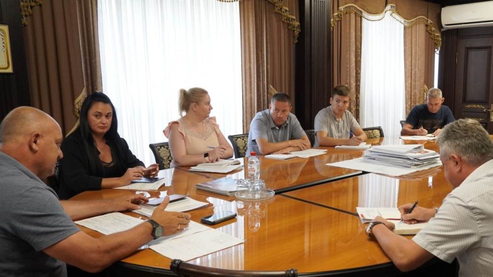 Глава администрации города Святослав БРУСАКОВ провёл рабочее совещание