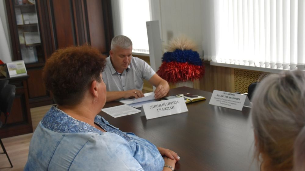 Председатель Госкомводхоза провёл личный выездной приём граждан в Нижнегорском районе