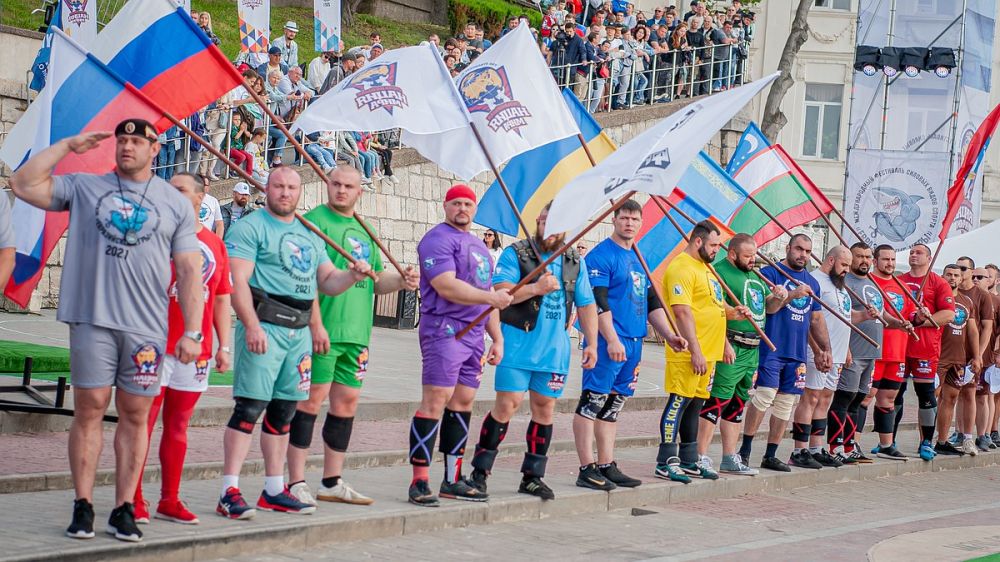 В Севастополе силачи будут катать 200-килограммовые каменные шары на фестивале «Евразийские игры-2022»