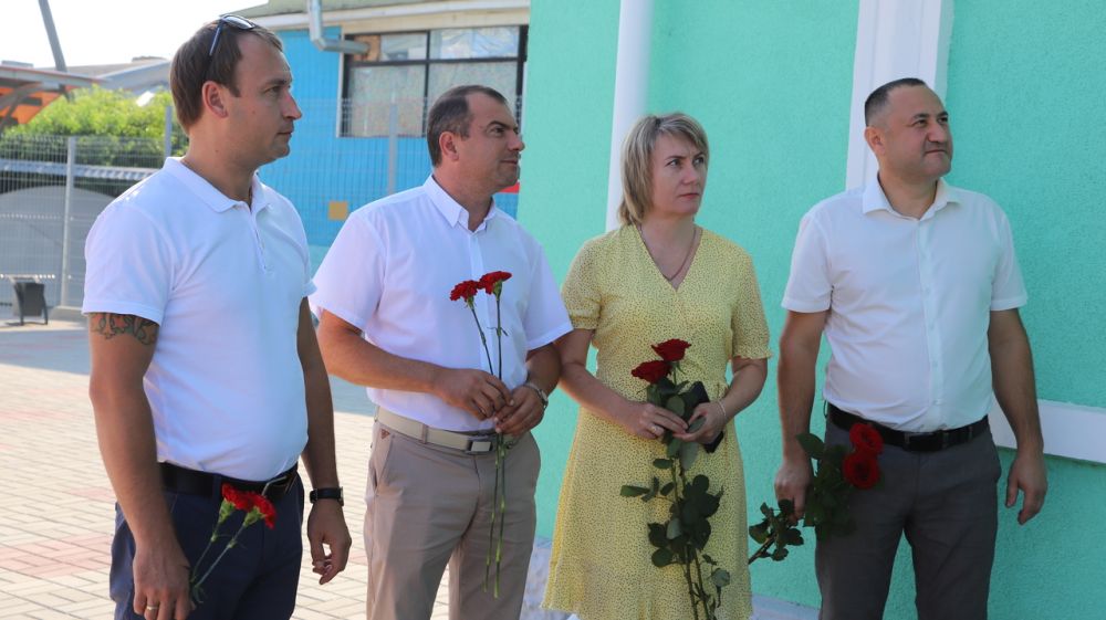 В День памяти жертв депортации из Крыма немецкого народа состоялось возложение цветов в районе железнодорожного вокзала города Бахчисарая
