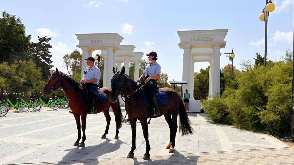 В Севастополе заработали подразделения конной и морской полиции